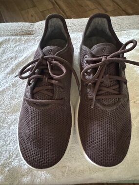NWOT, Allbirds chocolate brown tree runner . Women’s size 10
